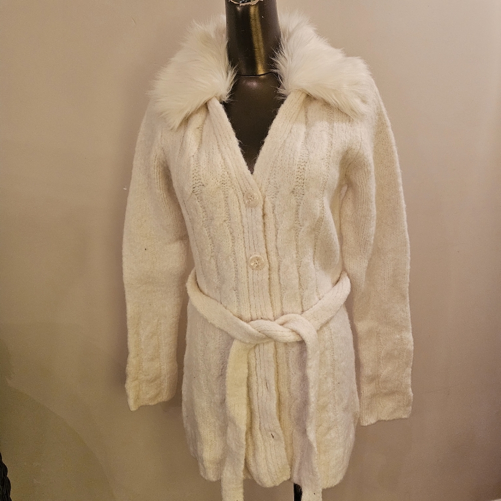 Cozy White Knit Cardigan with Faux Fur Collar